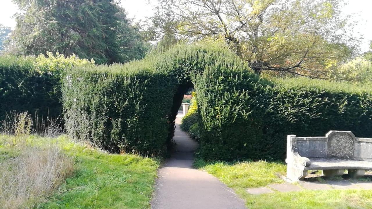Many Worlds Meet - Eurostar, Wimbledon 30 Mins, Central London, Gatwick 15 Mins - Spacious, Sleeps Up To 16 Plus Cot - Free Wifi, Parking - Next To Lloyd Park, Great For Families, Walkers, Relocators - Ideal For Contractors Croydon Eksteriør bilde