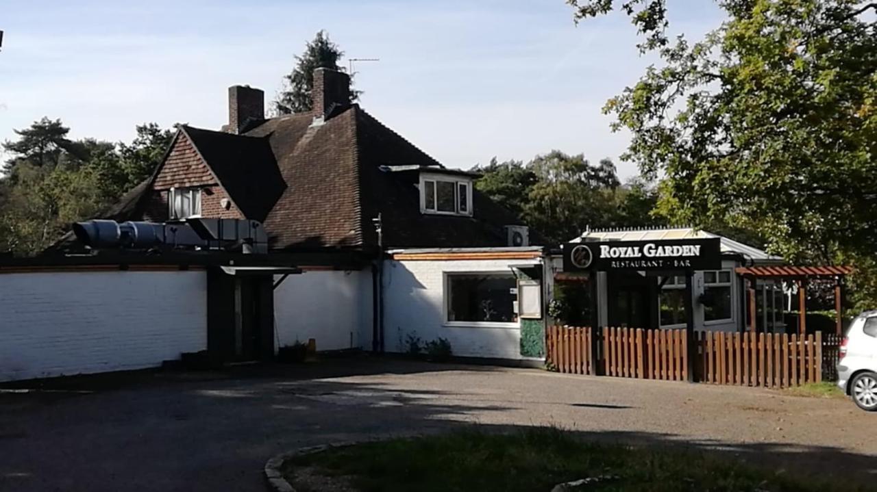 Many Worlds Meet - Eurostar, Wimbledon 30 Mins, Central London, Gatwick 15 Mins - Spacious, Sleeps Up To 16 Plus Cot - Free Wifi, Parking - Next To Lloyd Park, Great For Families, Walkers, Relocators - Ideal For Contractors Croydon Eksteriør bilde