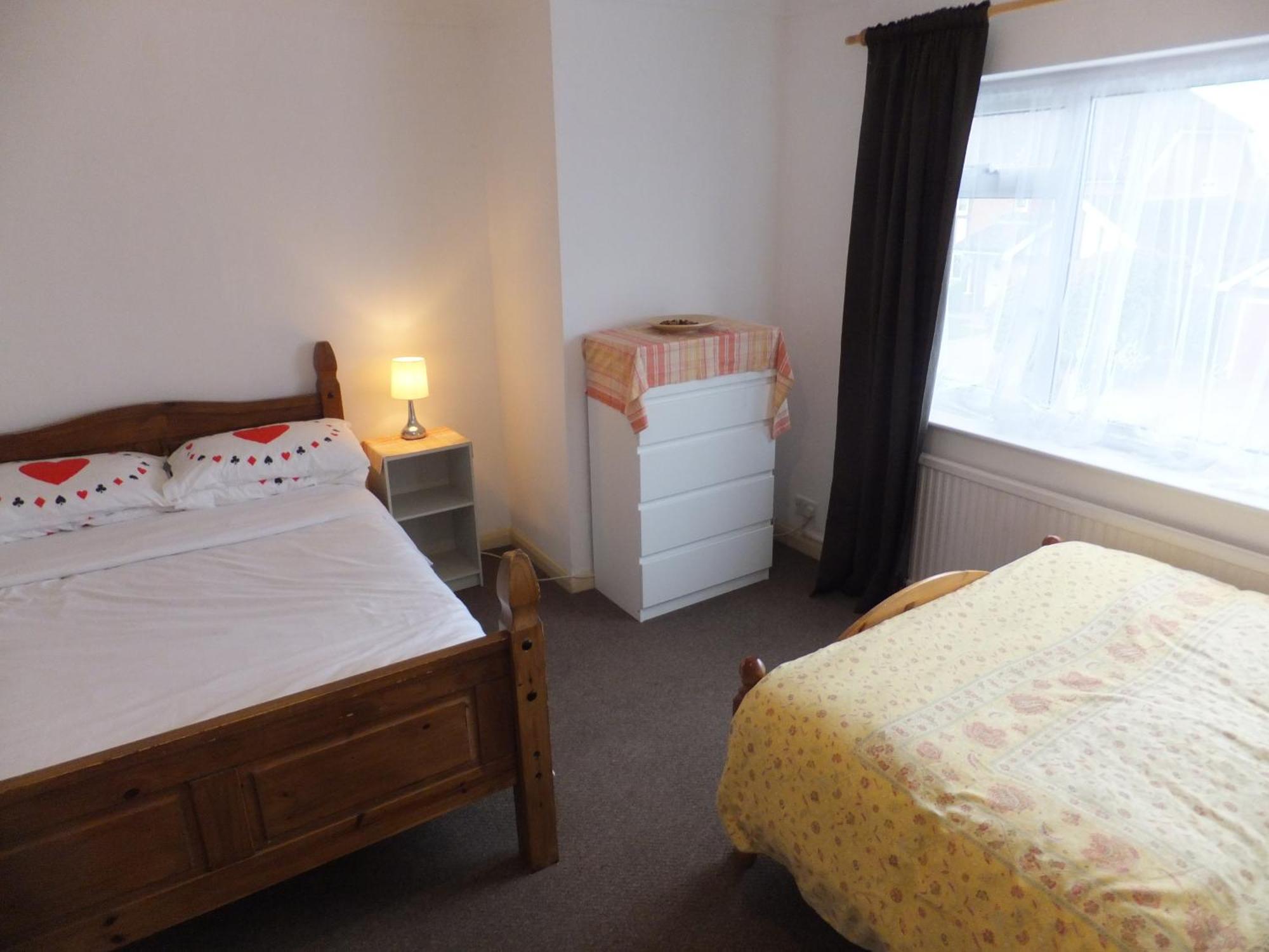 Many Worlds Meet - Eurostar, Wimbledon 30 Mins, Central London, Gatwick 15 Mins - Spacious, Sleeps Up To 16 Plus Cot - Free Wifi, Parking - Next To Lloyd Park, Great For Families, Walkers, Relocators - Ideal For Contractors Croydon Eksteriør bilde