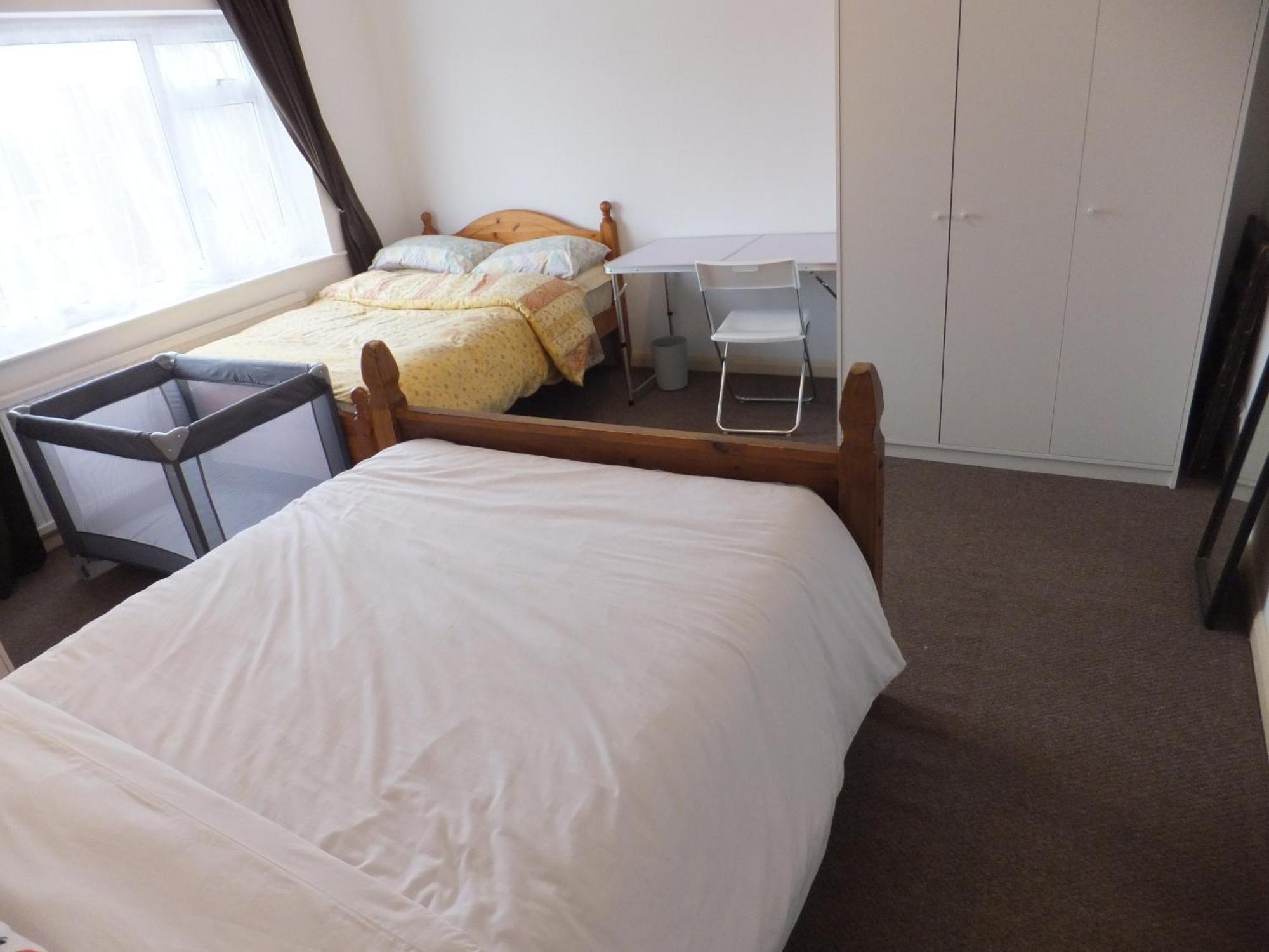 Many Worlds Meet - Eurostar, Wimbledon 30 Mins, Central London, Gatwick 15 Mins - Spacious, Sleeps Up To 16 Plus Cot - Free Wifi, Parking - Next To Lloyd Park, Great For Families, Walkers, Relocators - Ideal For Contractors Croydon Eksteriør bilde