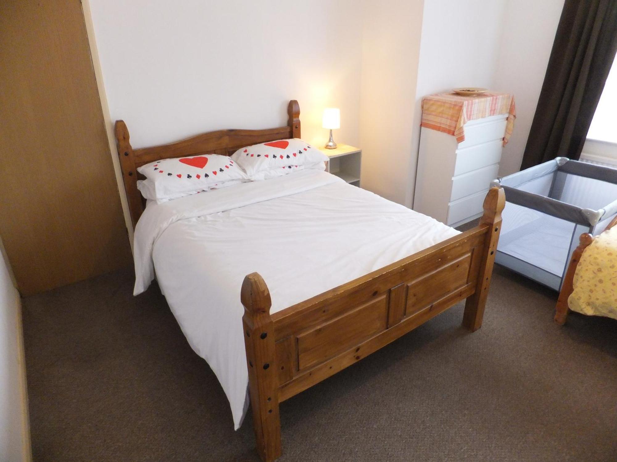 Many Worlds Meet - Eurostar, Wimbledon 30 Mins, Central London, Gatwick 15 Mins - Spacious, Sleeps Up To 16 Plus Cot - Free Wifi, Parking - Next To Lloyd Park, Great For Families, Walkers, Relocators - Ideal For Contractors Croydon Eksteriør bilde