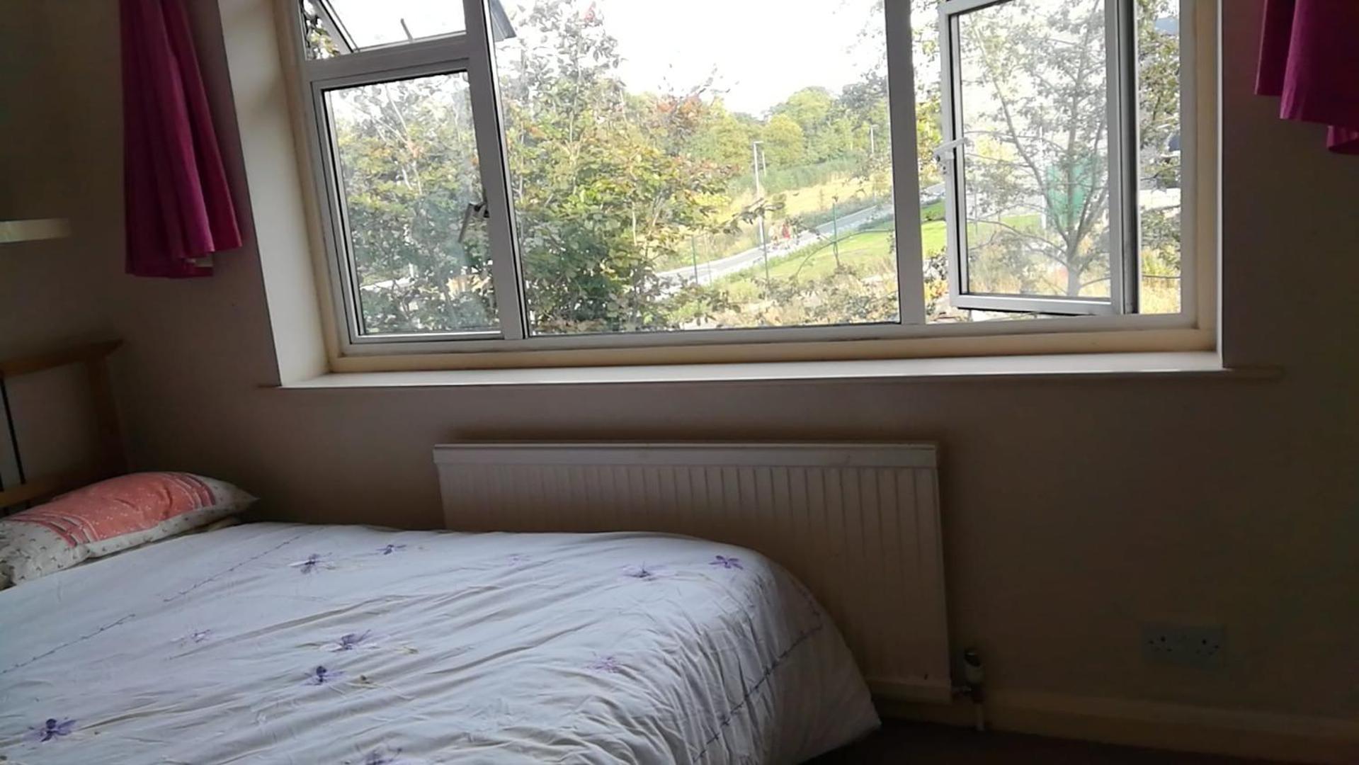 Many Worlds Meet - Eurostar, Wimbledon 30 Mins, Central London, Gatwick 15 Mins - Spacious, Sleeps Up To 16 Plus Cot - Free Wifi, Parking - Next To Lloyd Park, Great For Families, Walkers, Relocators - Ideal For Contractors Croydon Eksteriør bilde